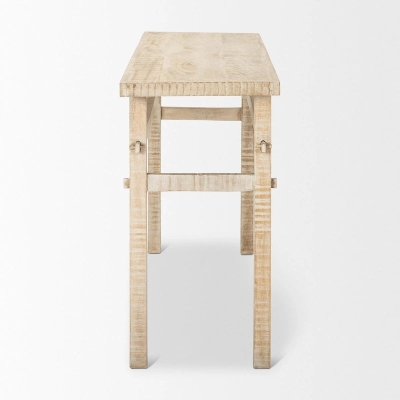 Kleiner Beistelltisch aus hellem Holz