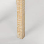 Kleiner Beistelltisch aus hellem Holz