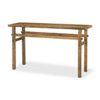 Kleiner Beistelltisch aus hellem Holz