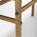 Kleiner Beistelltisch aus hellem Holz