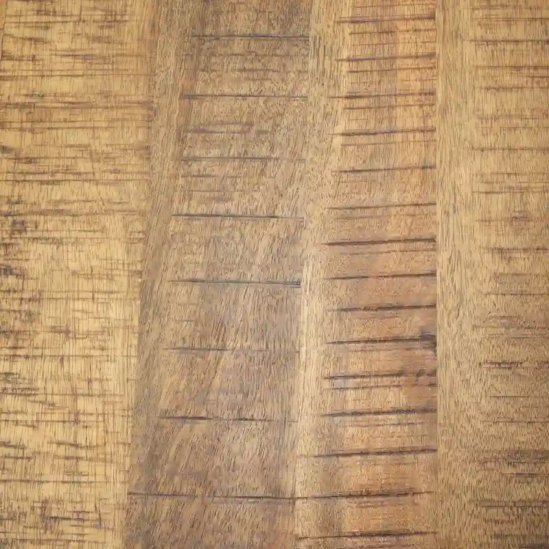 Kleiner Beistelltisch aus hellem Holz
