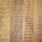 Kleiner Beistelltisch aus hellem Holz