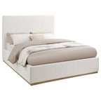 Letto king size con testiera imbottita a pannelli, base con zoccolo dorato, avorio