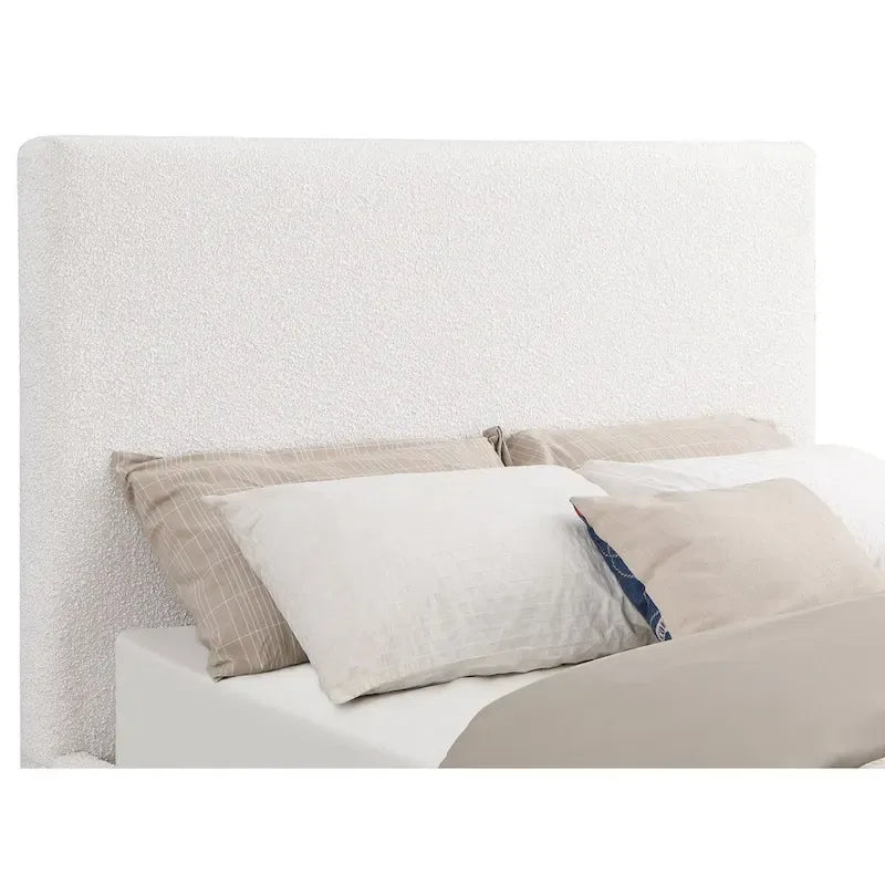 Bett in King-Size, gepolstertes Kopfteil, goldfarbener Sockel, Elfenbein